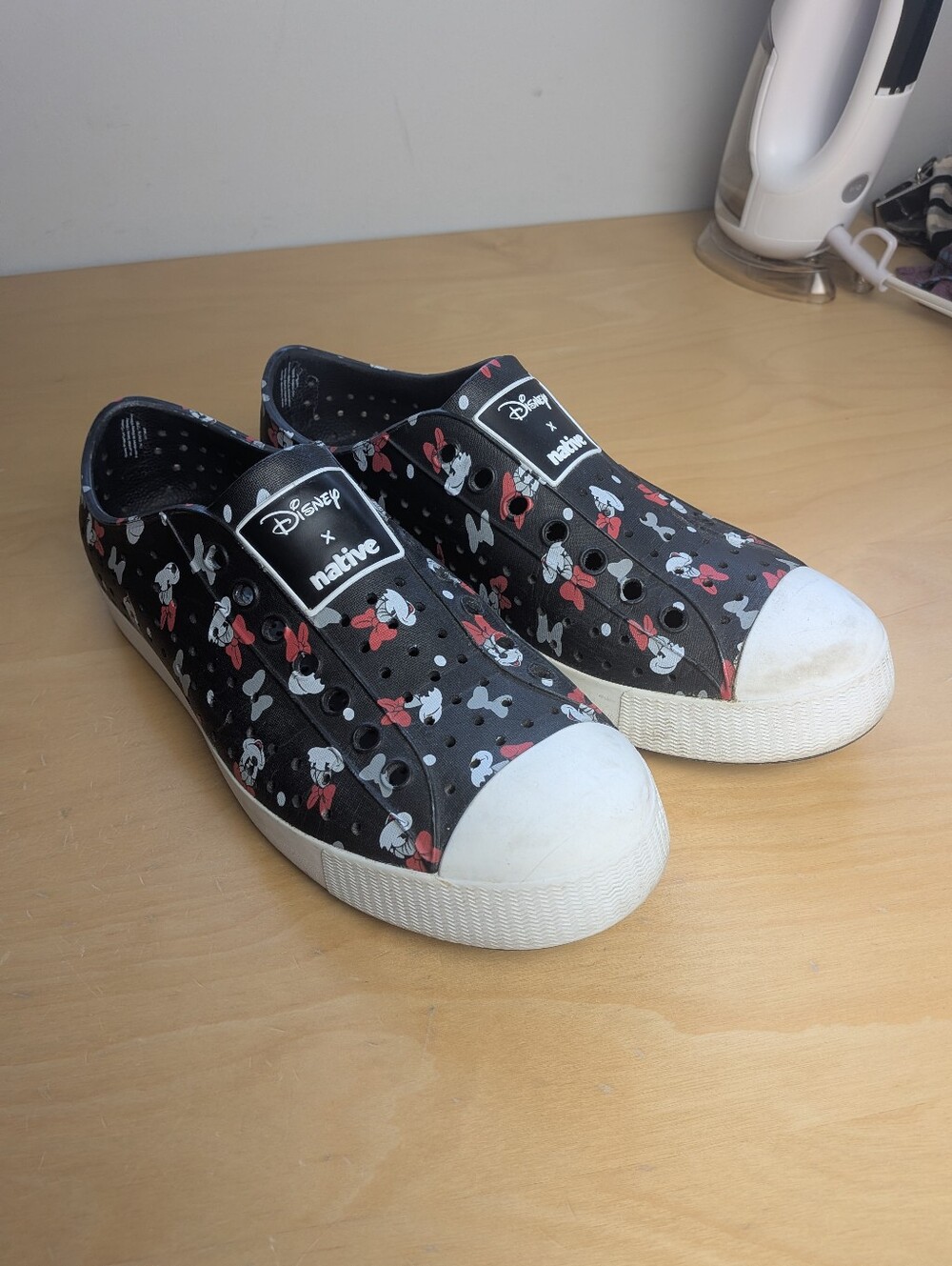 NATIVE X DISNEY PARKS Flat Waterproof Slip On Shoes Minnie Mouse Size 10 Women